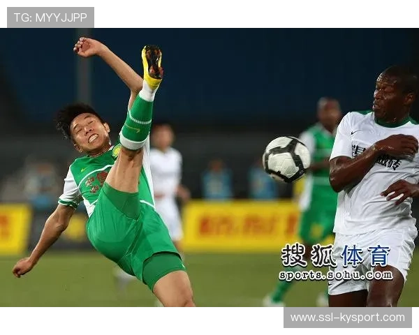 特写：科莫球迷抗议海外赛横幅引发罚款事件