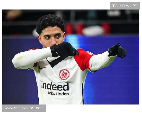 法兰克福前锋马尔穆什多次尝试反击，未能攻破勒沃库森球门